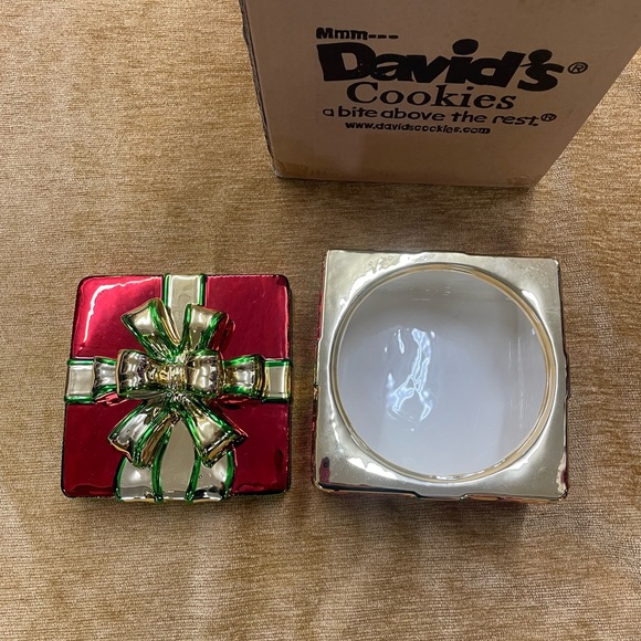 David’s Cookies Christmas present cookie jar - Picture 4 of 9